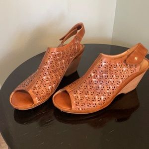 Pikolinos wedge sandals in tan. Worn twice. Can’t wear heels any longer.